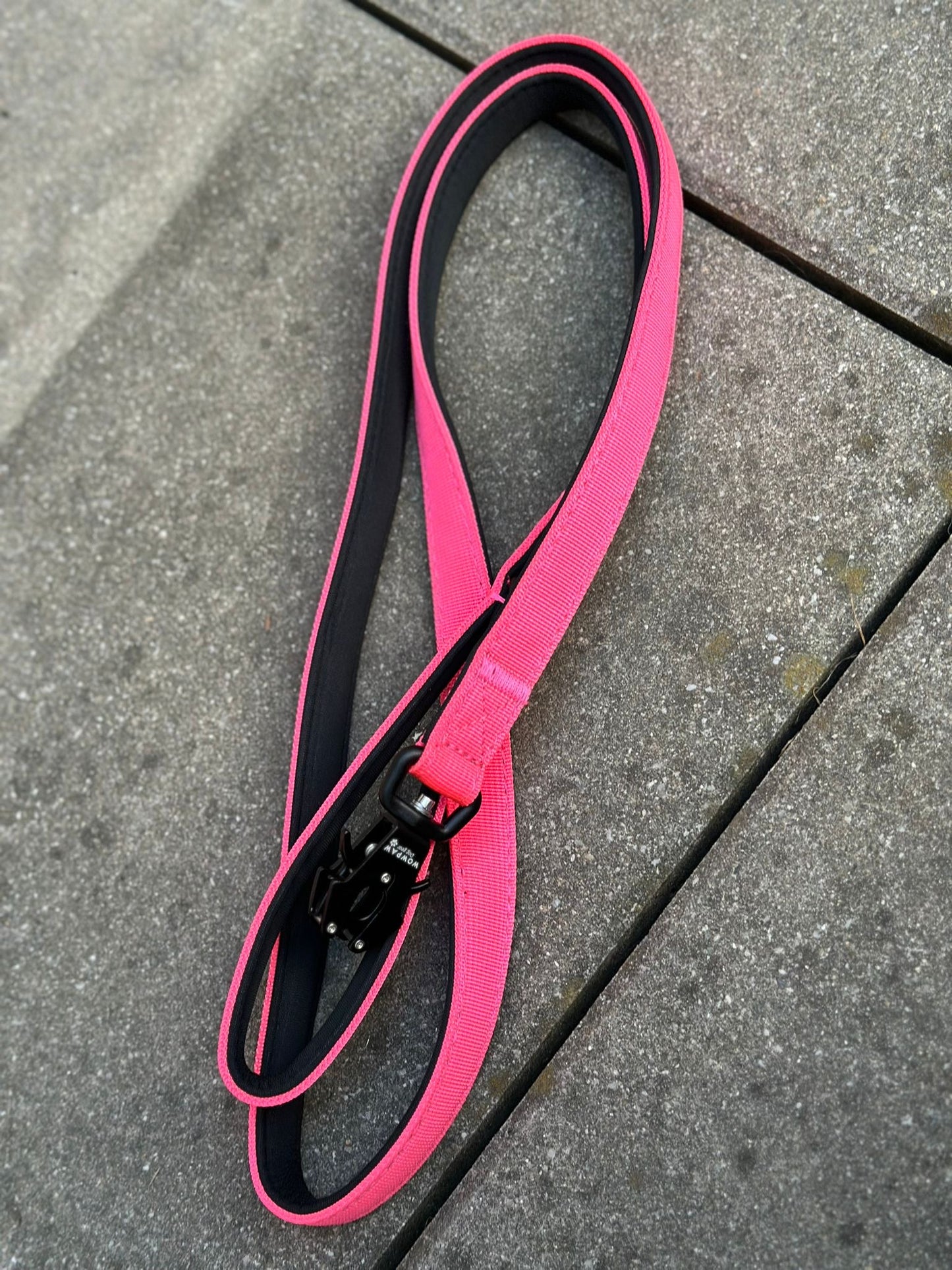 Taktische Hundeleine ULTRA LIGHT XXS Neonpink – 1,5 m mit Mini-Froschkarabiner