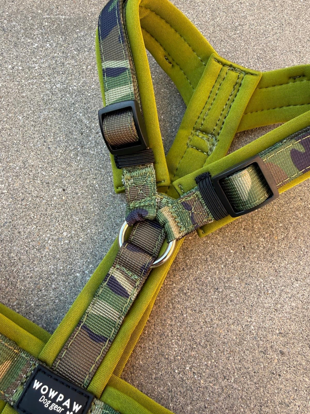 Hochwertiges Hundegeschirr FLOW Army Green Camouflage Edition