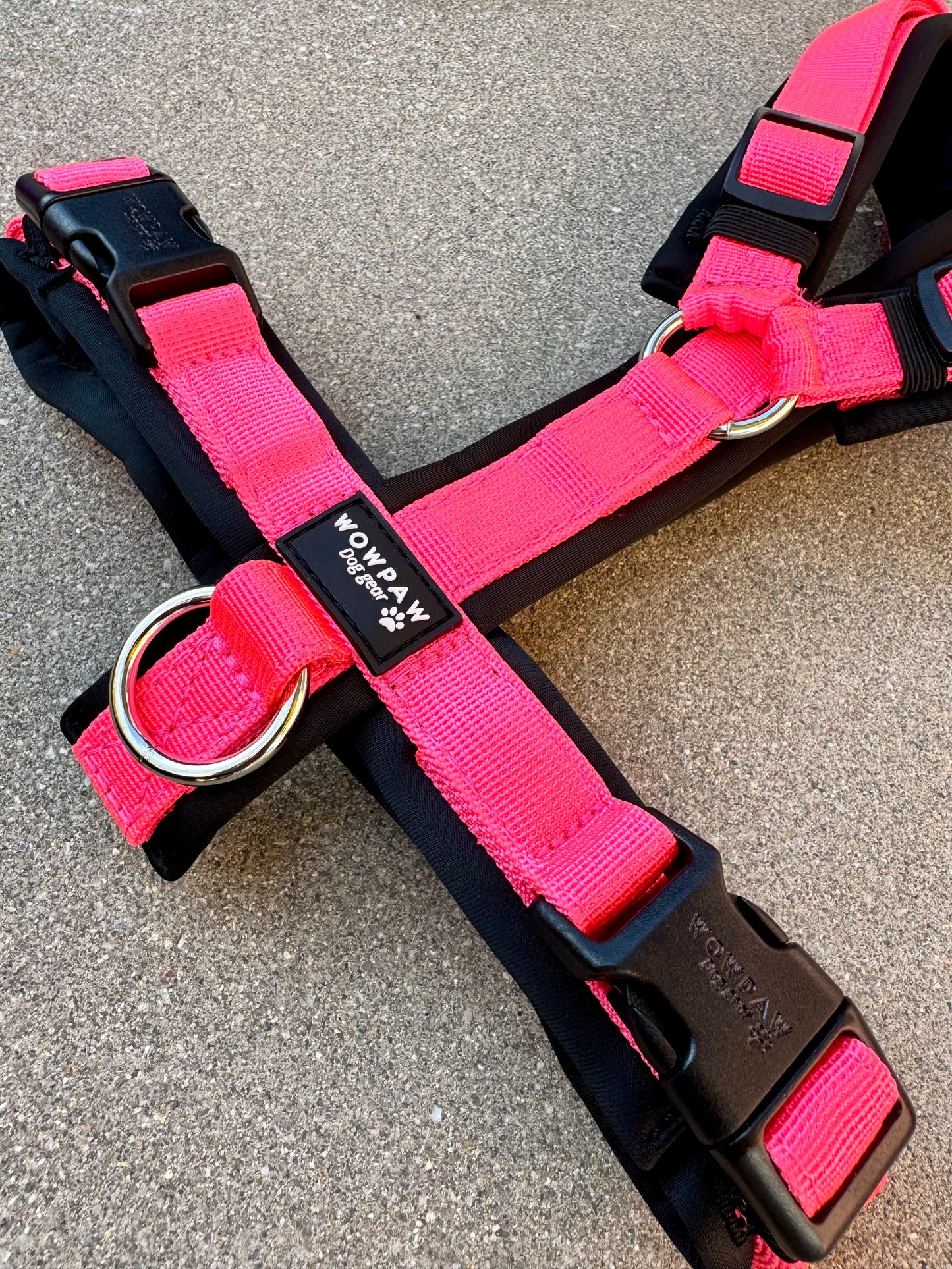 Hochwertiges Hundegeschirr FLOW Neonpink