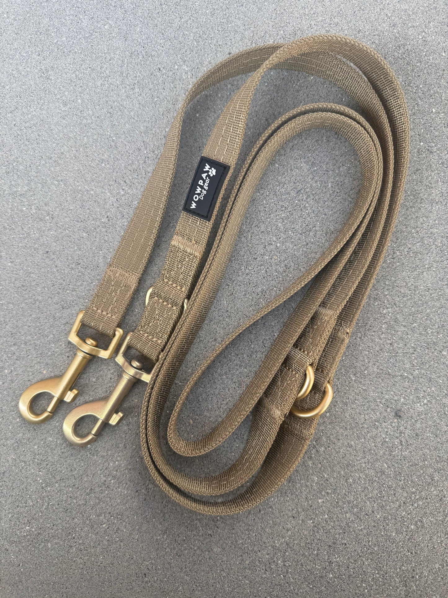 Guinzaglio tattico per cani con moschettone a rana, girevole a 360°, lunghezza 1,8 menta / oro rosa