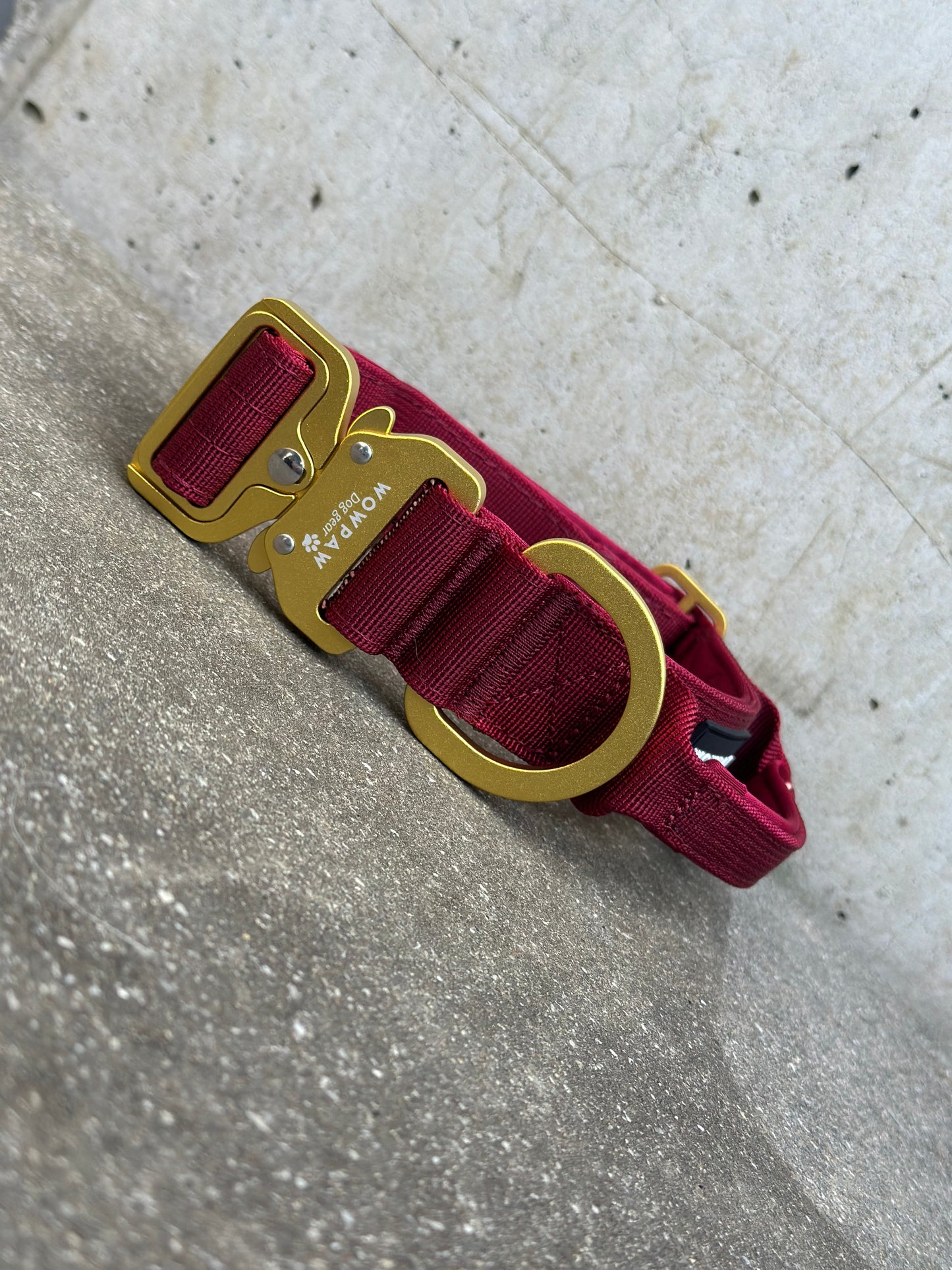 Wysokiej jakości taktyczna obroża dla psa 3,8 cm ULTRA JASNY BORDOWY Rozmiar wydania S