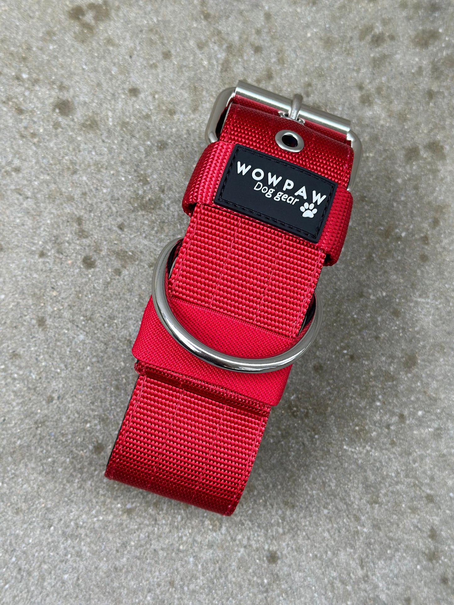 Wysokiej jakości podstawowa obroża dla psa w kolorze czerwonym w rozmiarze M