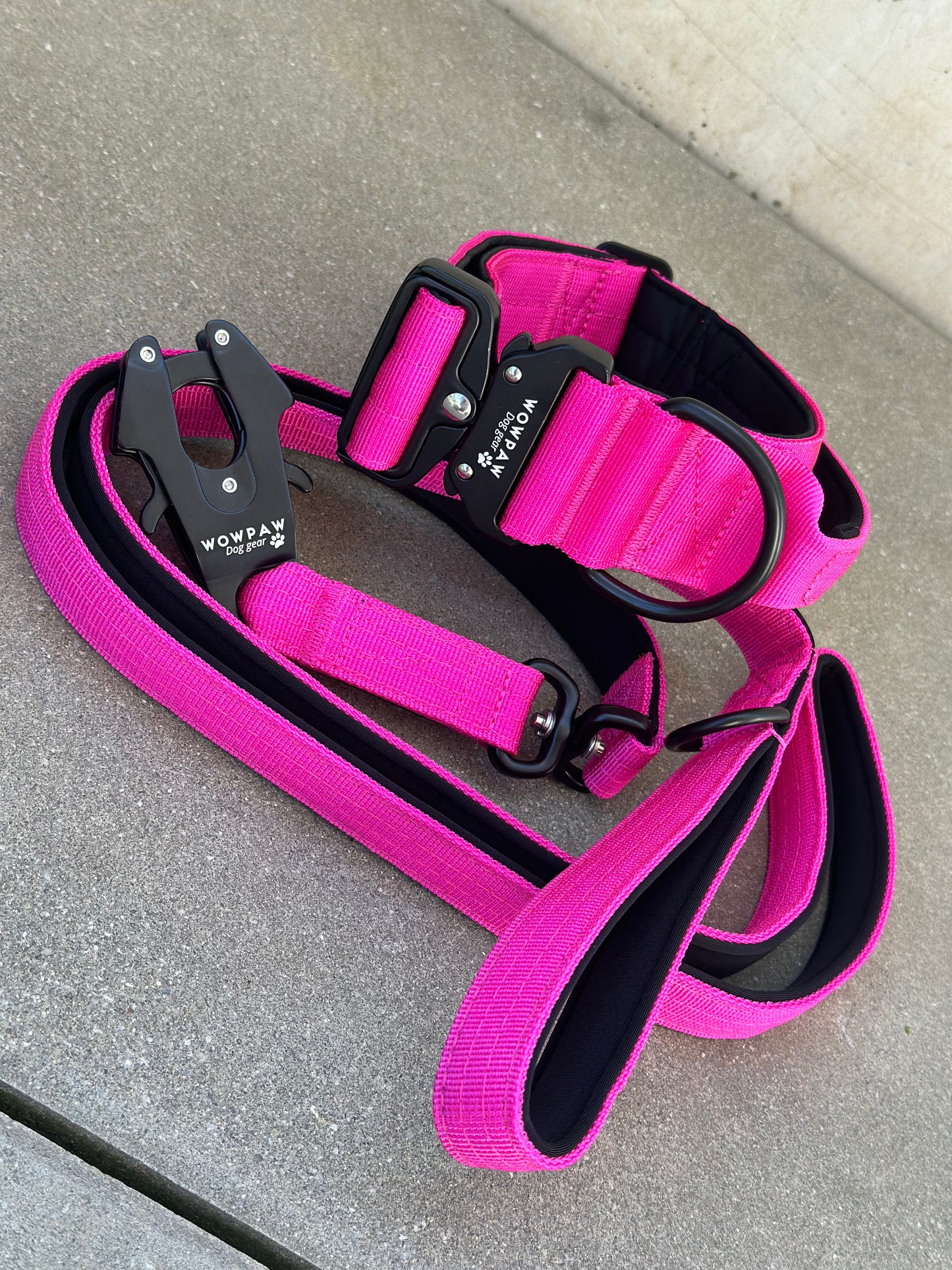 Hochwertiges taktisches Hundehalsband Magenta Größe L