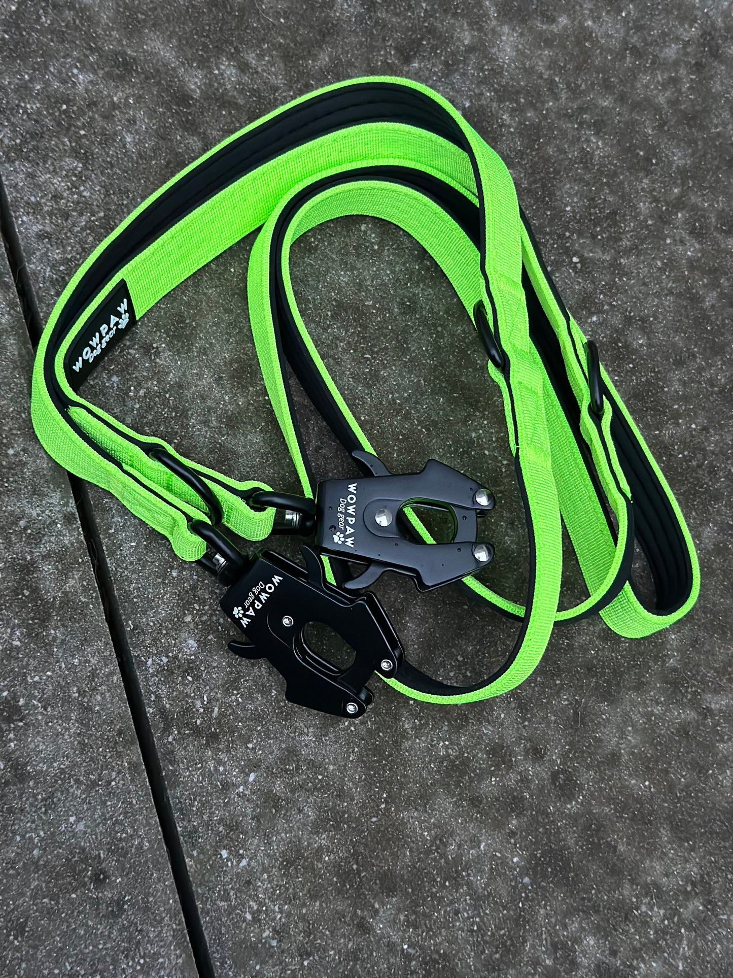 Guinzaglio tattico per cani con moschettone a rana, girevole a 360°, lunghezza 1,8 m, viola scuro