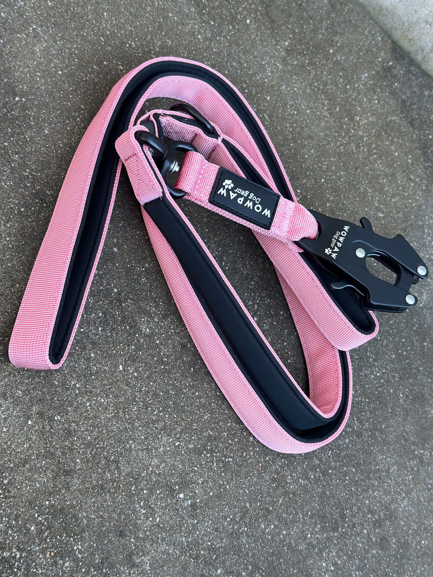 Taktyczna smycz dla psa z diodą LED, długość 1,8m różowa