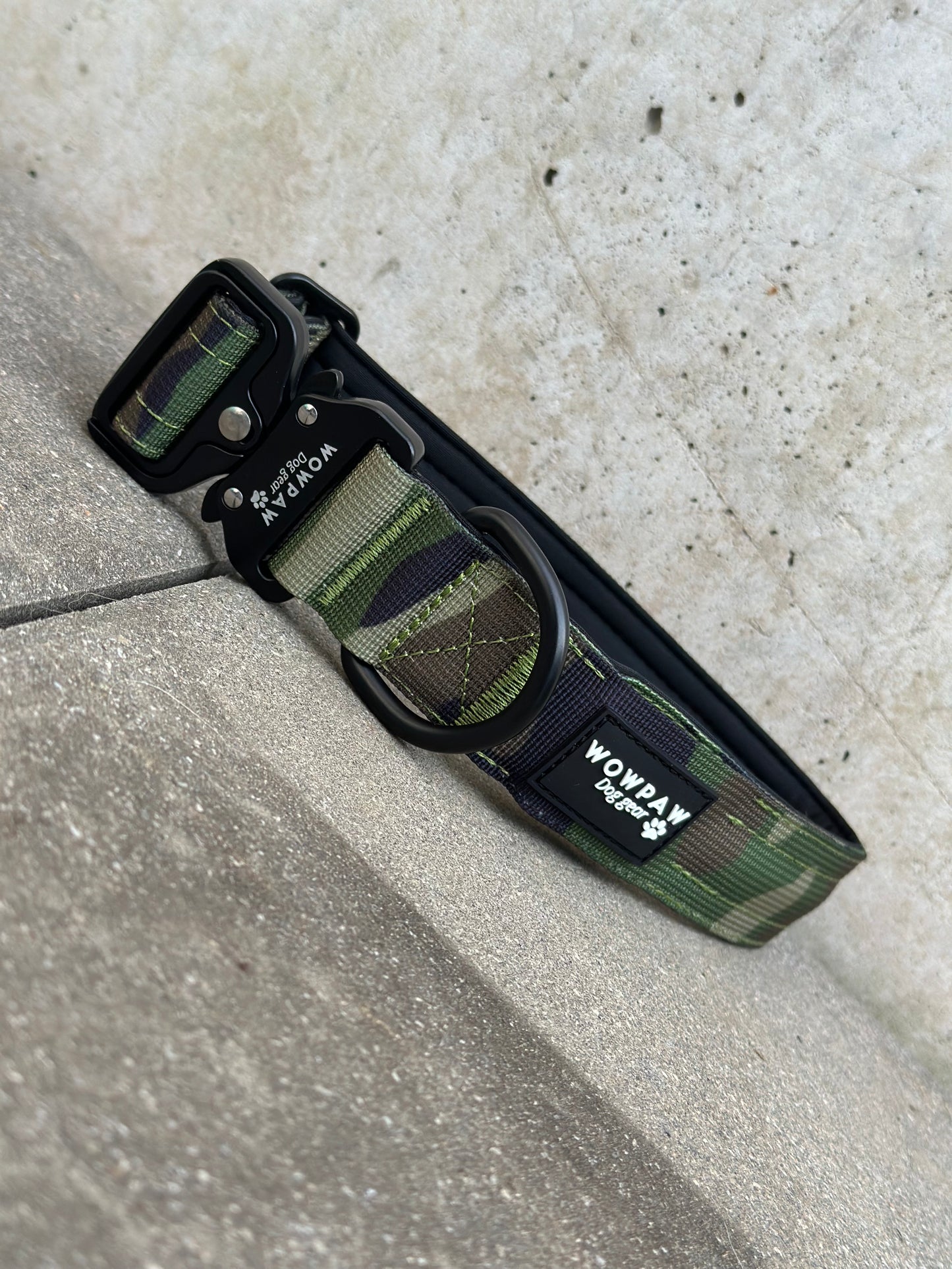 Obroża LED dla psa w kolorze Army Green Camouflage rozmiar S szerokość 3,8 cm