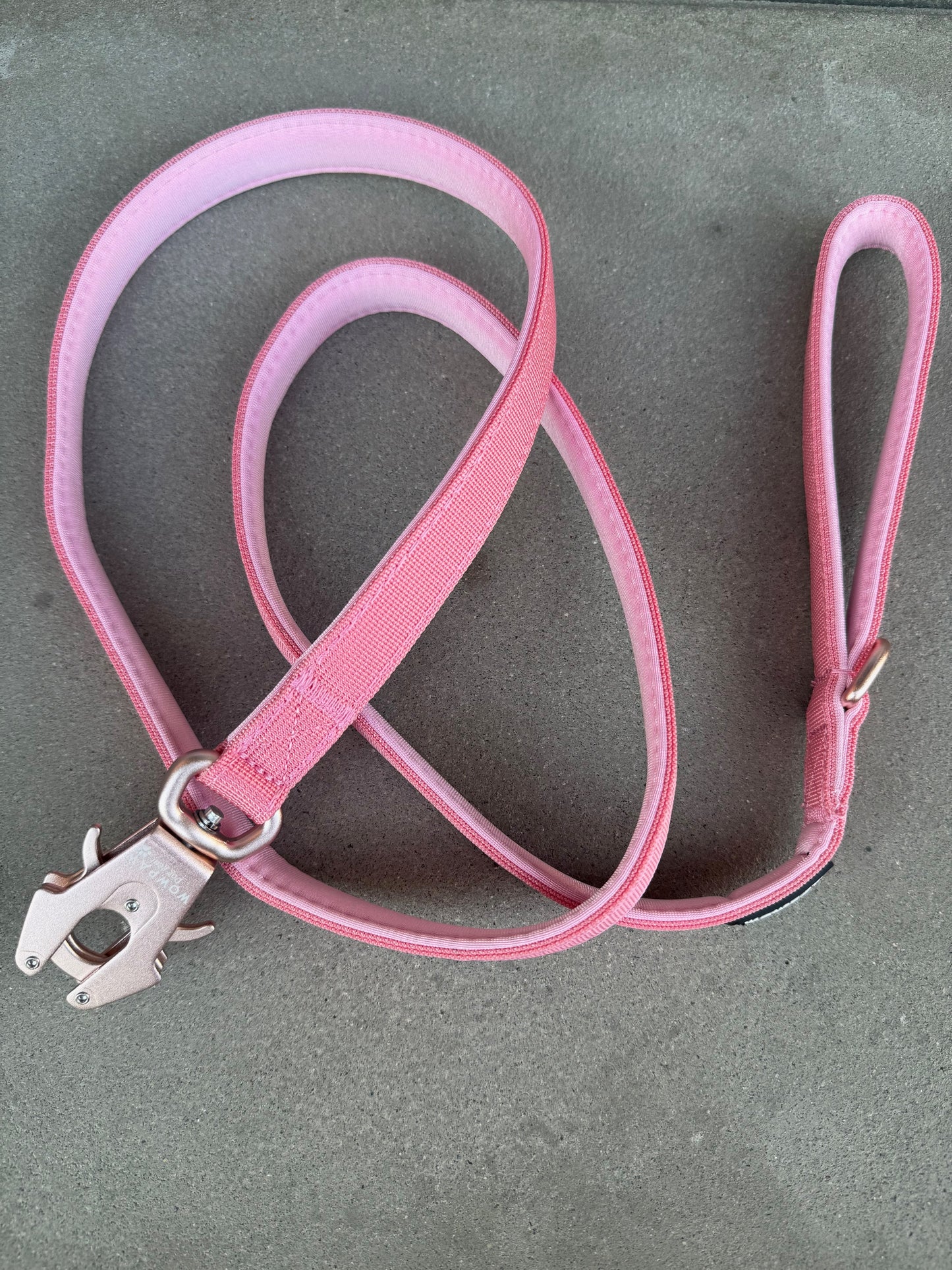 Smycz taktyczna dla psa ULTRA LIGHT Pink Edition, długość 1,5m XS