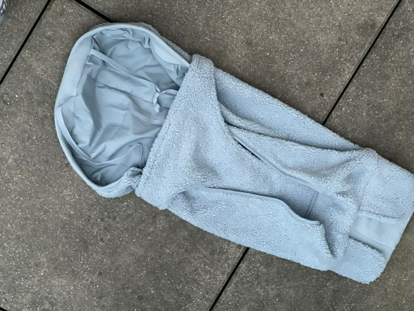 Sweter dla psa Wowpaw w kolorze pastelowym niebieskim