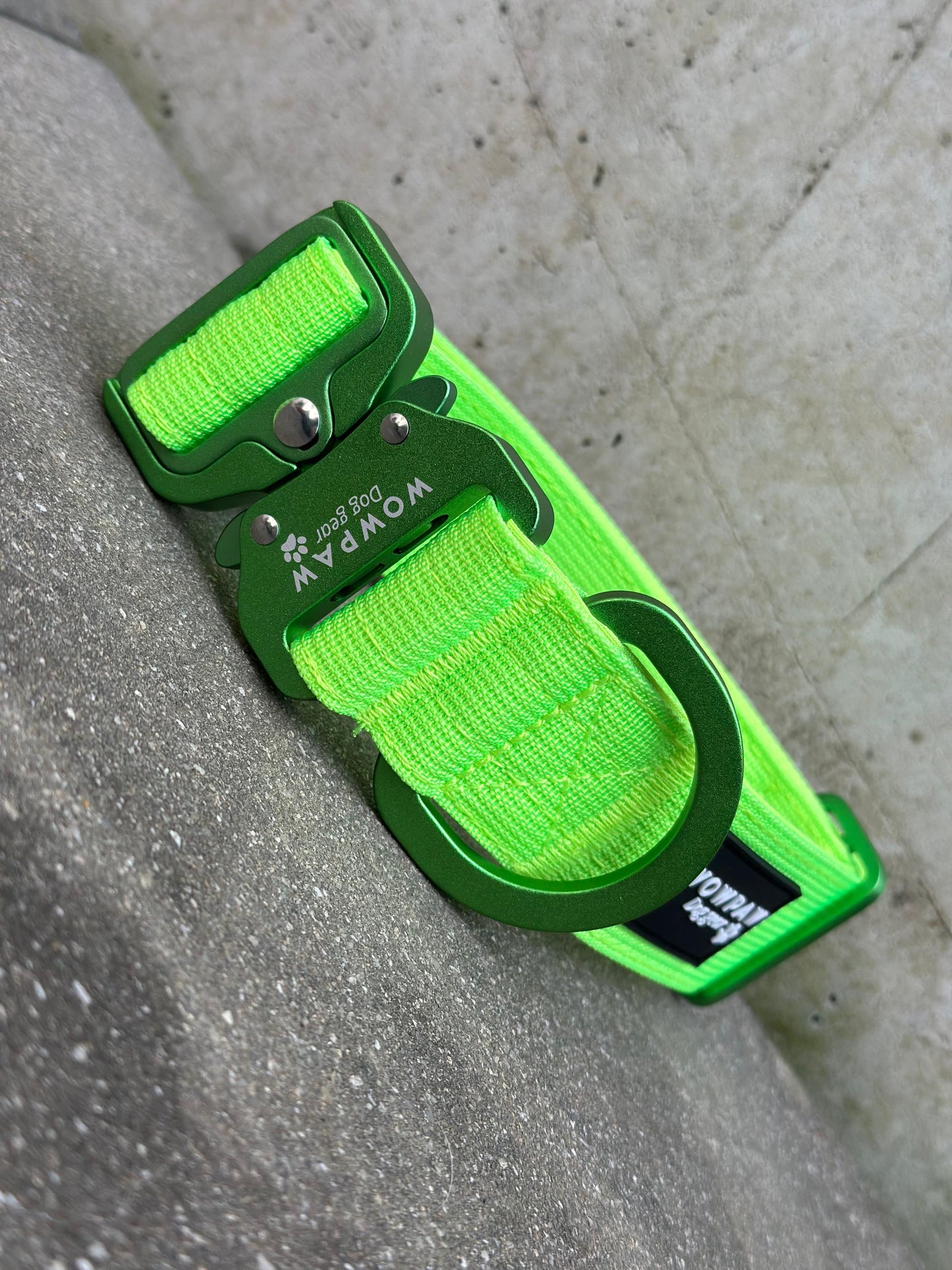 Hochwertiges taktisches Hundehalsband 3,8cm ULTRA LIGHT Neongrün Edition Größe S ohne Griff