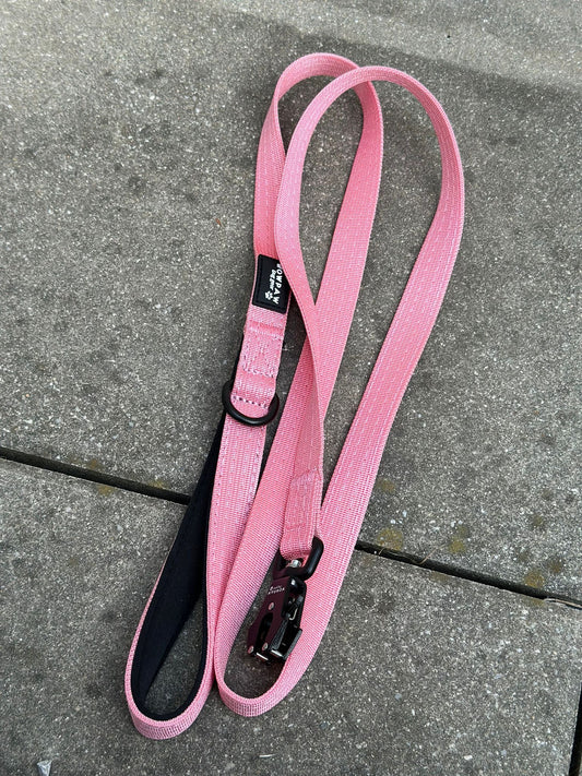 Taktische Hundeleine ULTRA LIGHT SOFTLINE XXS Rosa – 1,5 m mit Mini-Froschkarabiner