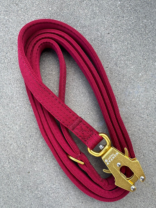 Guinzaglio tattico per cani con moschettone a rana, girevole a 360°, lunghezza 1,8 menta / oro rosa