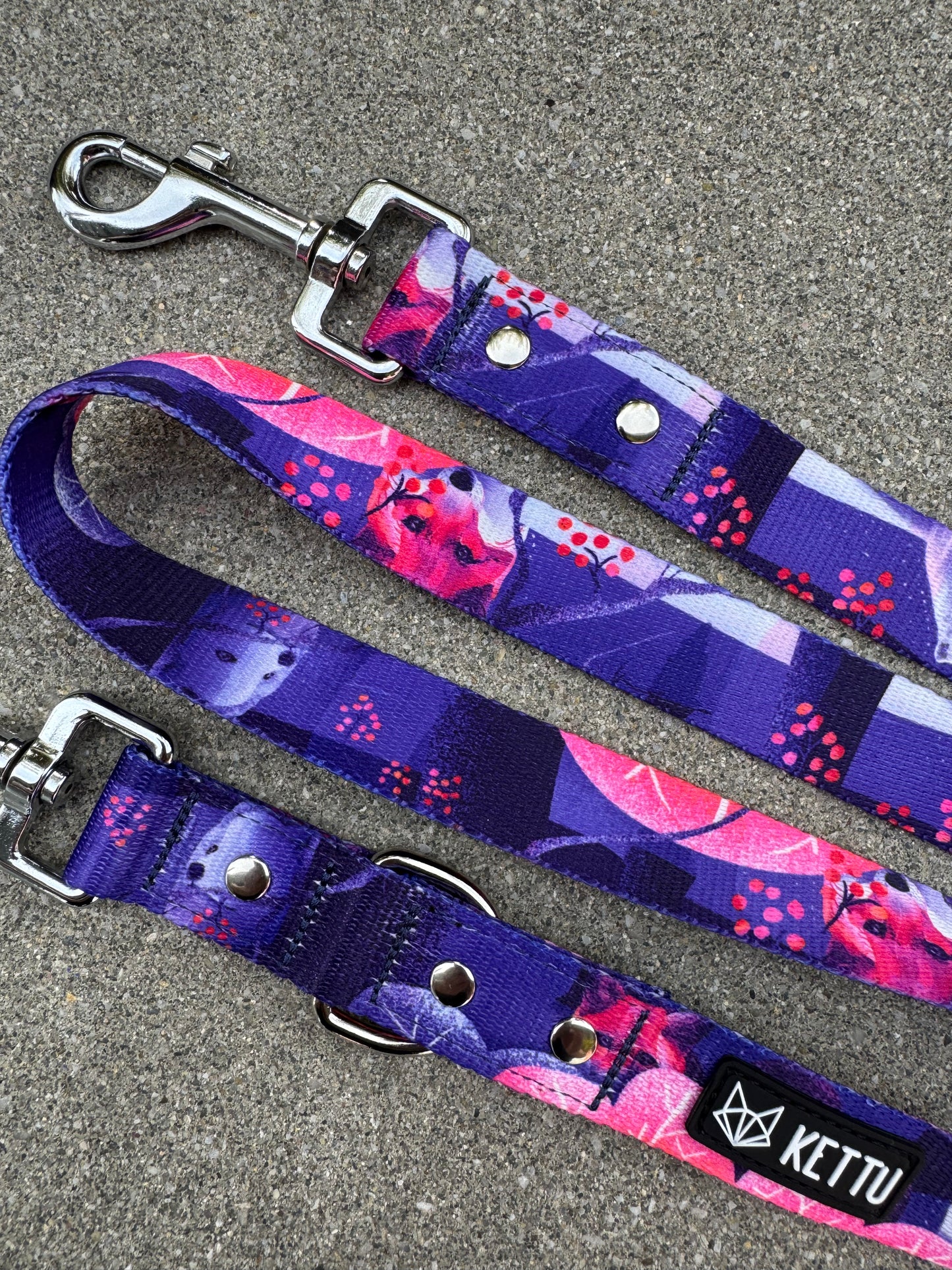 Regulowana smycz dla psa KETTU White Arctic Fox