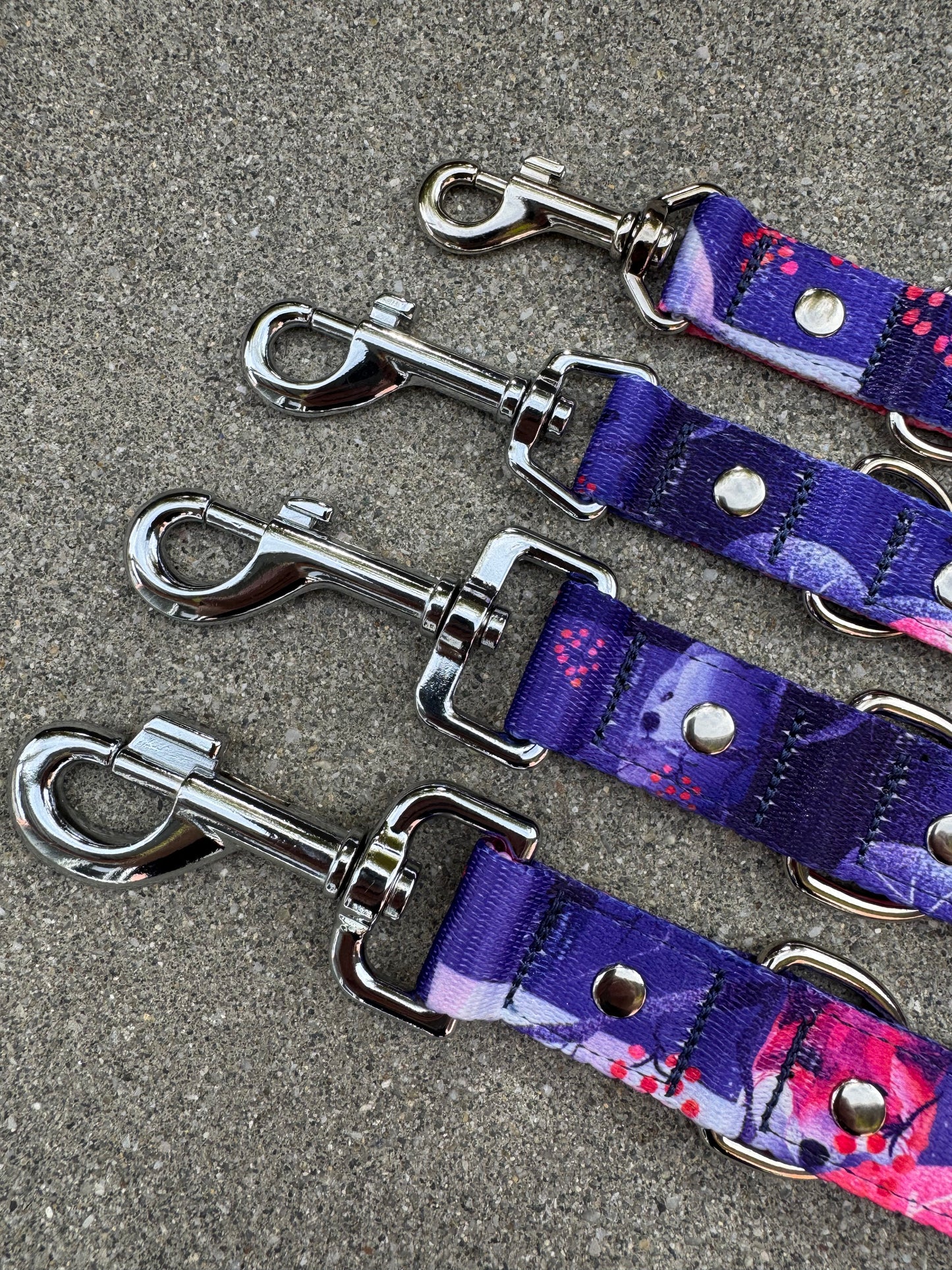 Regulowana smycz dla psa KETTU White Arctic Fox