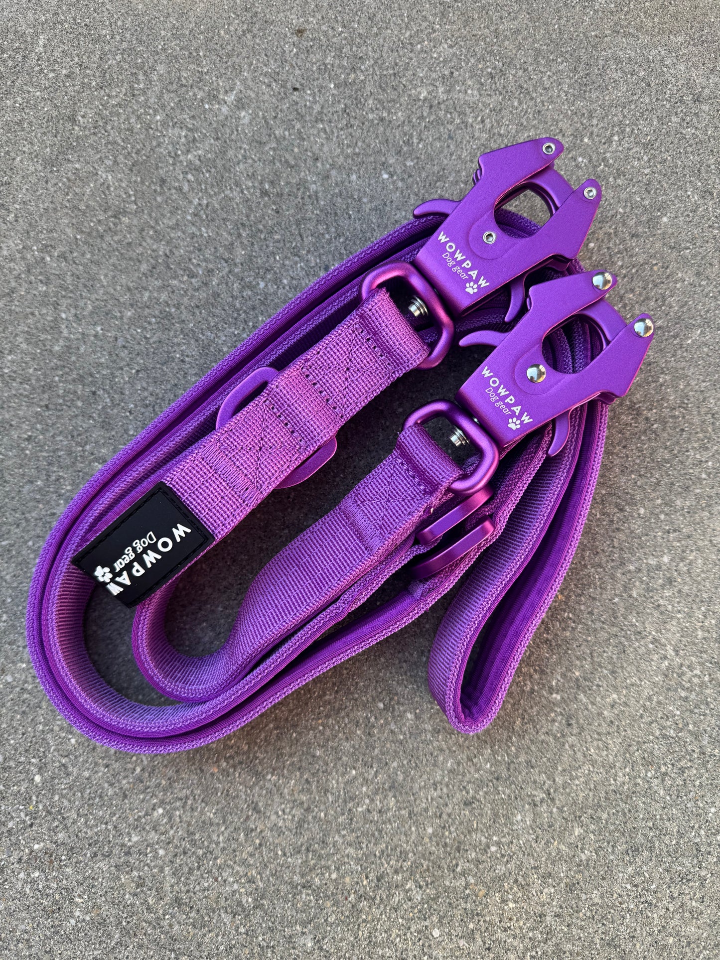 Guinzaglio tattico per cani con moschettone a rana, girevole a 360°, lunghezza 1,8 m, viola scuro