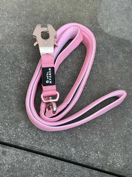 Smycz taktyczna dla psa ULTRA LIGHT Pink Edition obracana o 360°, długość 1,8m