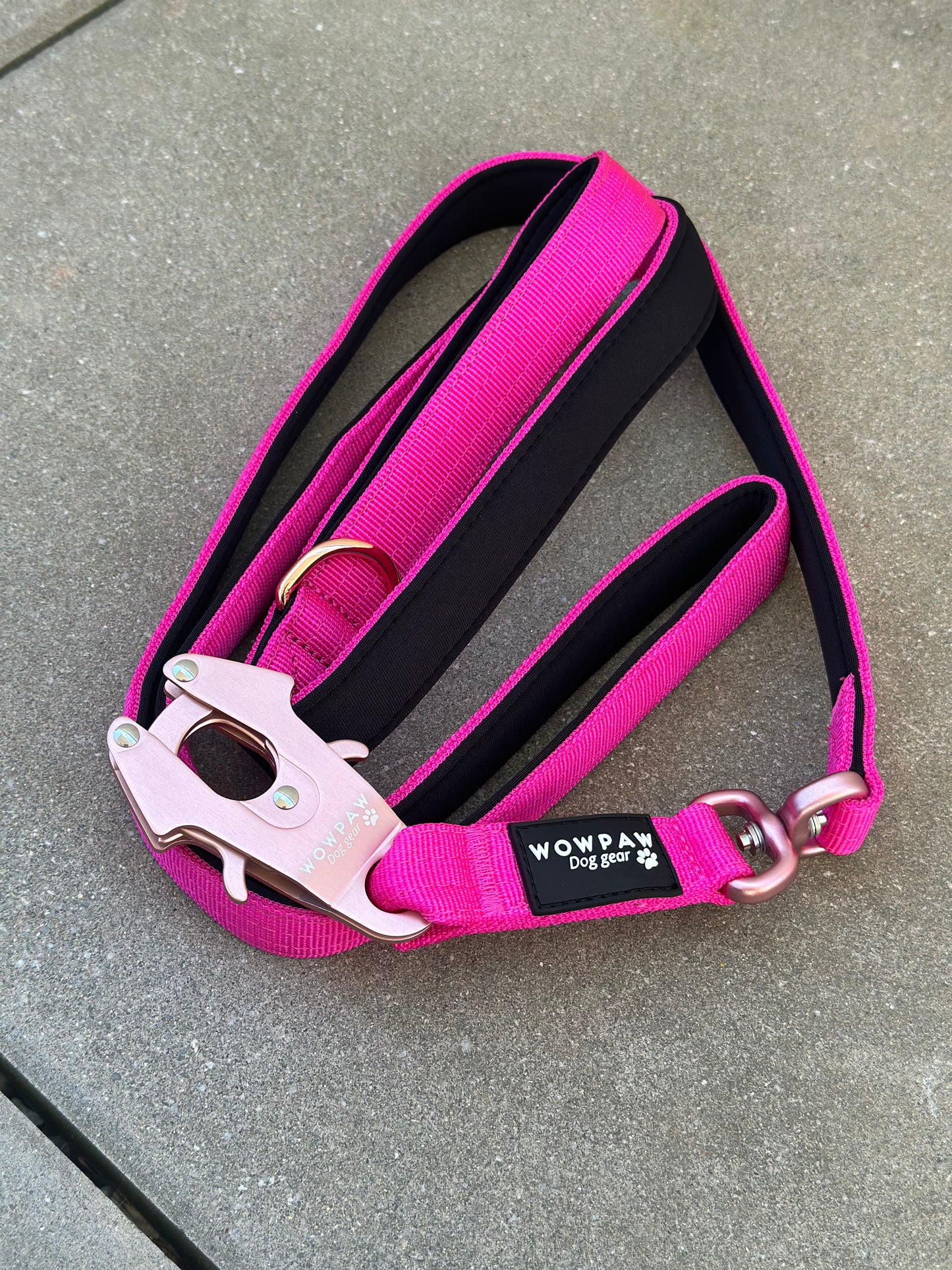 Taktische Hundeleine mit Froschkarabiner 360° drehbar Länge 1m Magenta X Rosegold