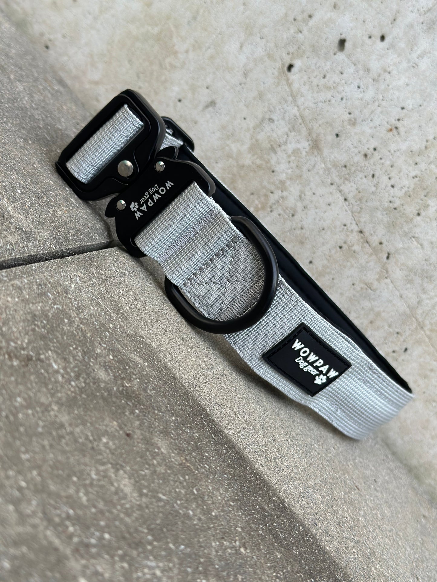 Obroża LED dla psa szara rozmiar M szerokość 3,8cm