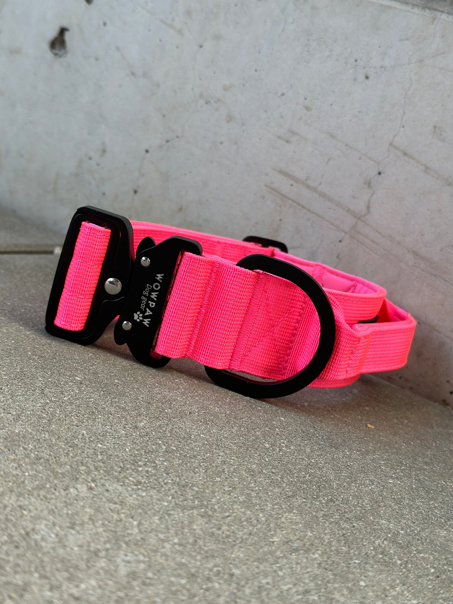 Wysokiej jakości taktyczna obroża dla psa 5cm ULTRA LIGHT Neon Pink Edition rozmiar M