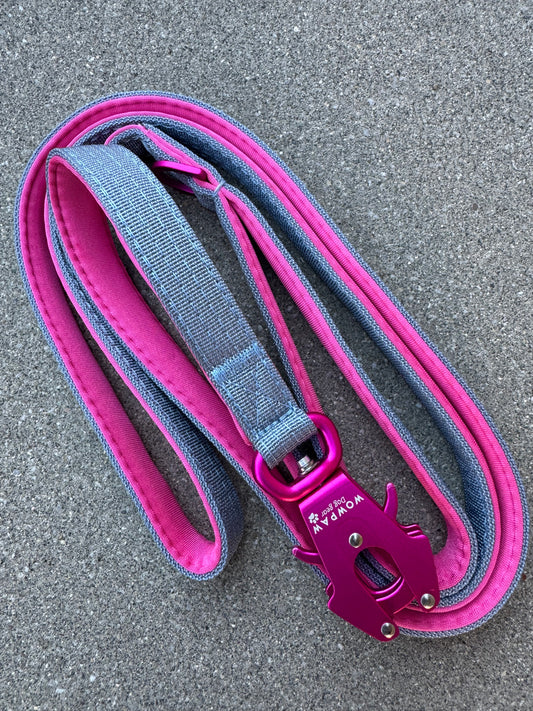 Taktische Hundeleine ULTRA LIGHT Light Blue Purple Edition, Länge 1,8m mit Medium-Froschkarabiner
